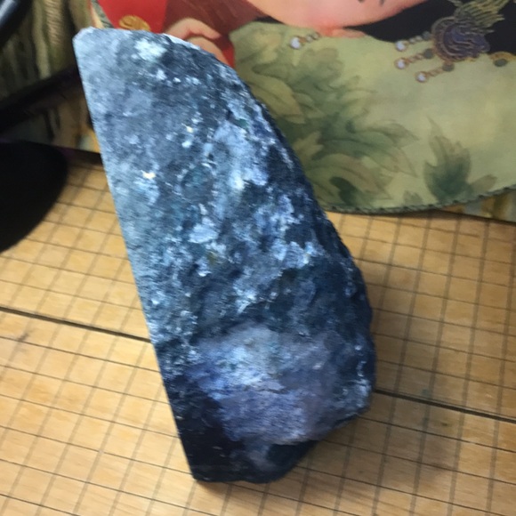 Stone Geode Book End 3lbs 2.8oz Blue Crystal Stone Brazil 5 5/8”H x 3”W x 2.5”D - Picture 7 of 9
